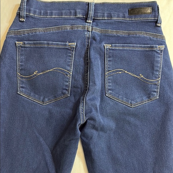Lee Blue Relaxed Fit Jeans with Subtle Fading - Picture 3 of 9
